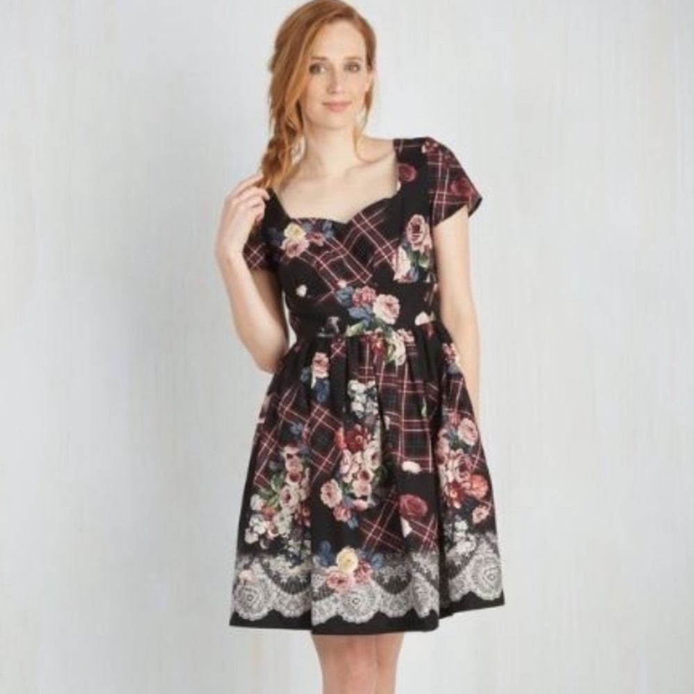 ModCloth Floral Plaid Charm Convention Dress Small Vintage Trad Wife Cottagecore
